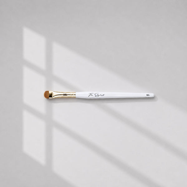 rounded flat synthetic bristles brow concealer brush stylist 103 close-up